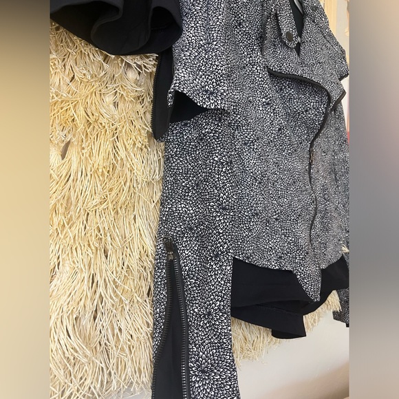Lululemon PRISTINE Bust A Move- Peplum Jacket Zipper Moto- white Black- Size 4/6 - Picture 11 of 16